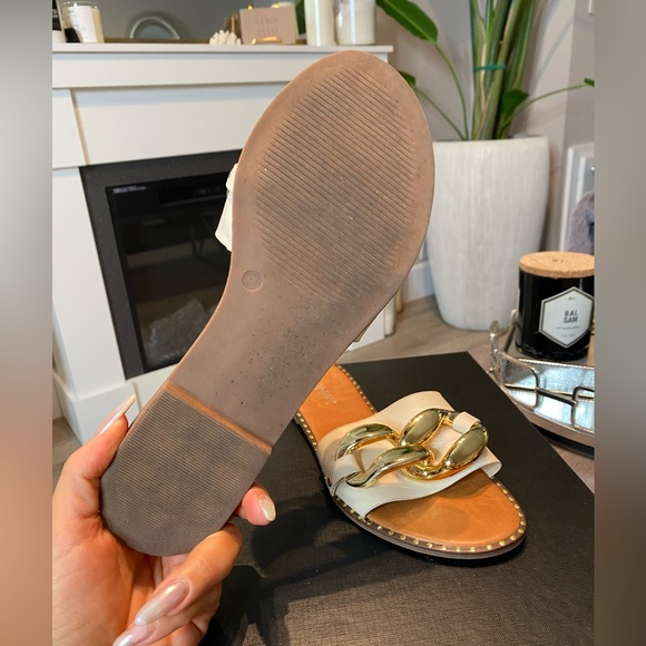 Flats - Picture 4 of 4